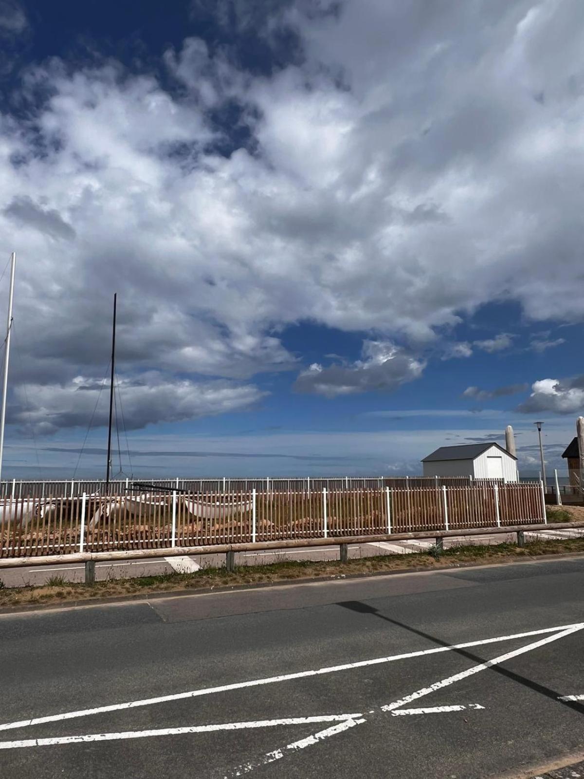 Un Coin Paisible En Front De Mer Ouistreham Exterior foto